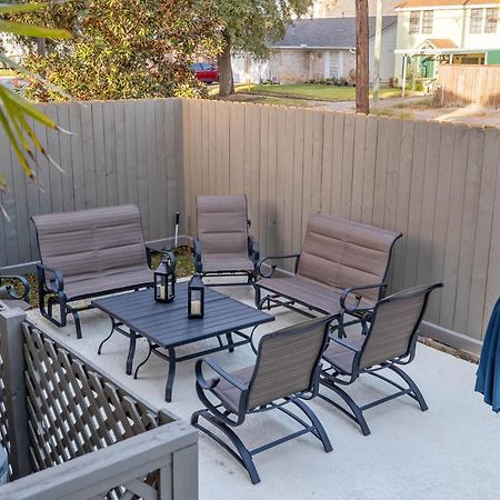 Historic 1871 Coastal Breeze With Heated Pool - Restoring Galveston Villa Exterior foto