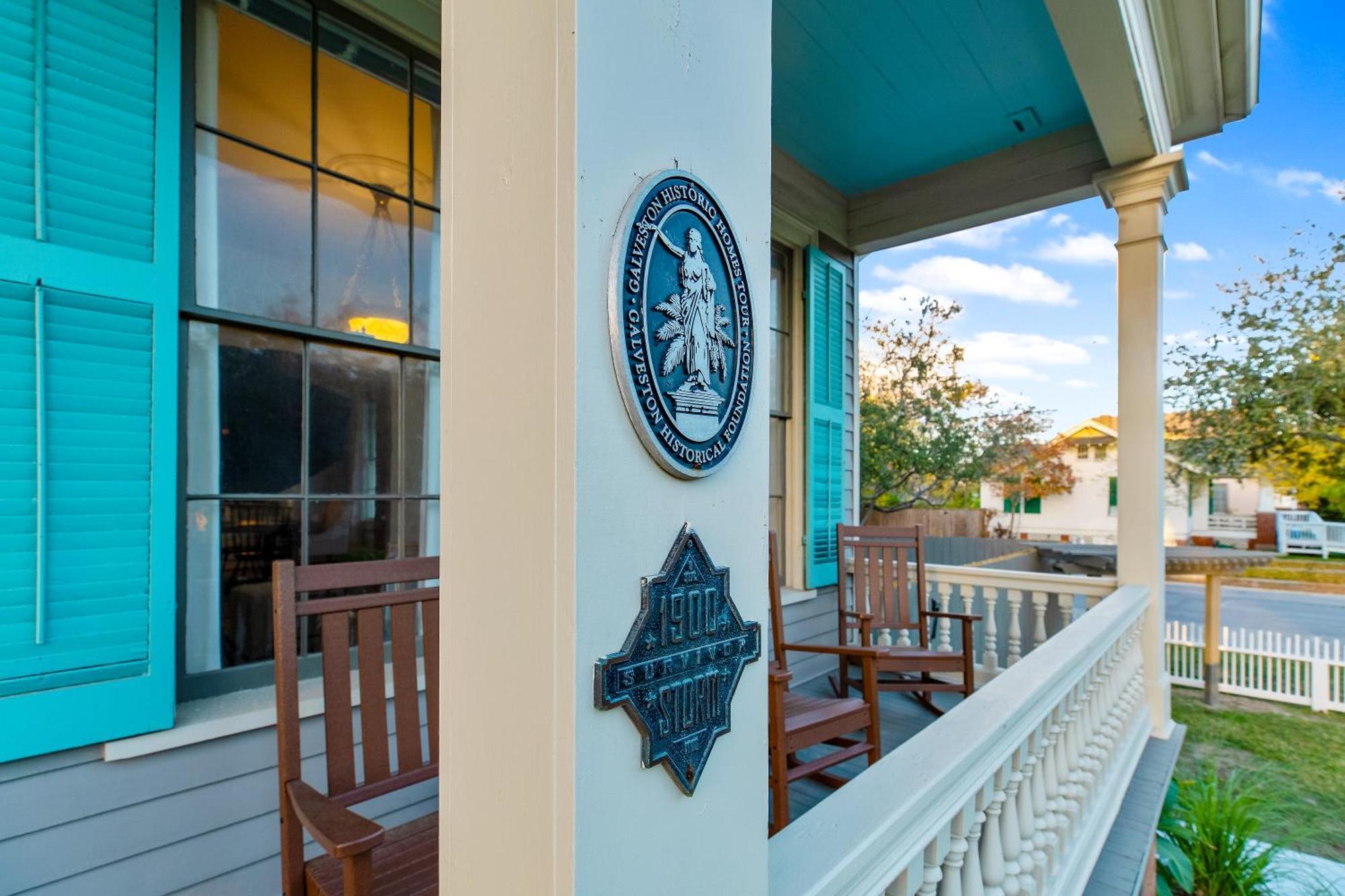 Historic 1871 Coastal Breeze With Heated Pool - Restoring Galveston Villa Exterior foto